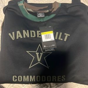 salute to service crewneck